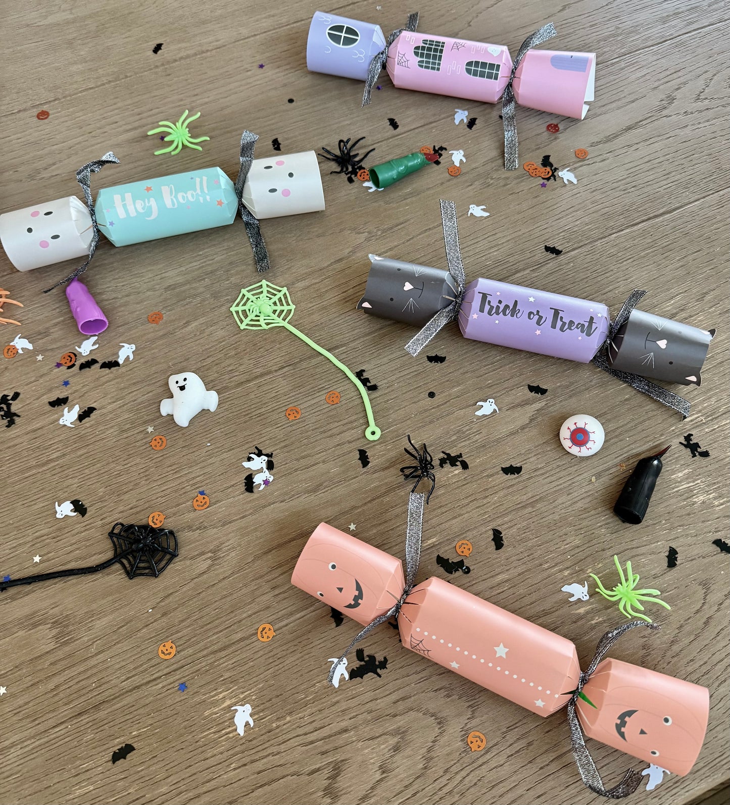 Halloween Celebration Crackers - Pack of 4